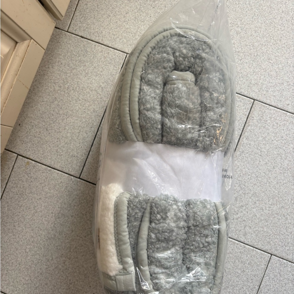 UGG Classic Fluff Throw in Mint Green and Ivory - Picture 2 of 5